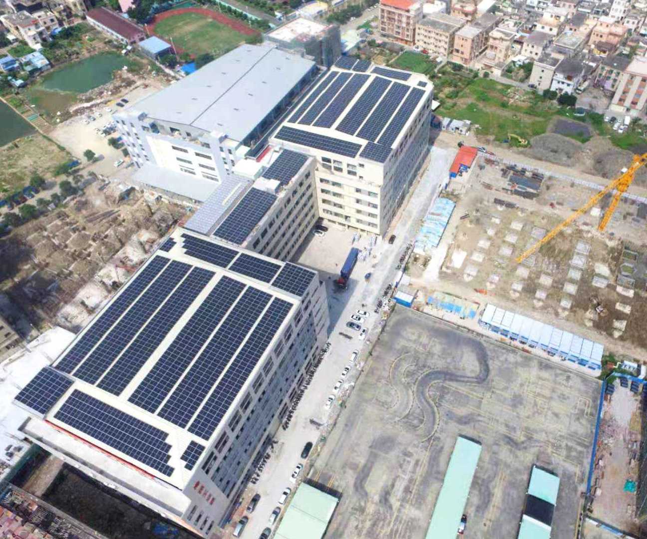 Construção de suporte solar no telhado