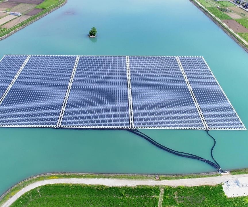 Montagem fotovoltaica de superfície de água